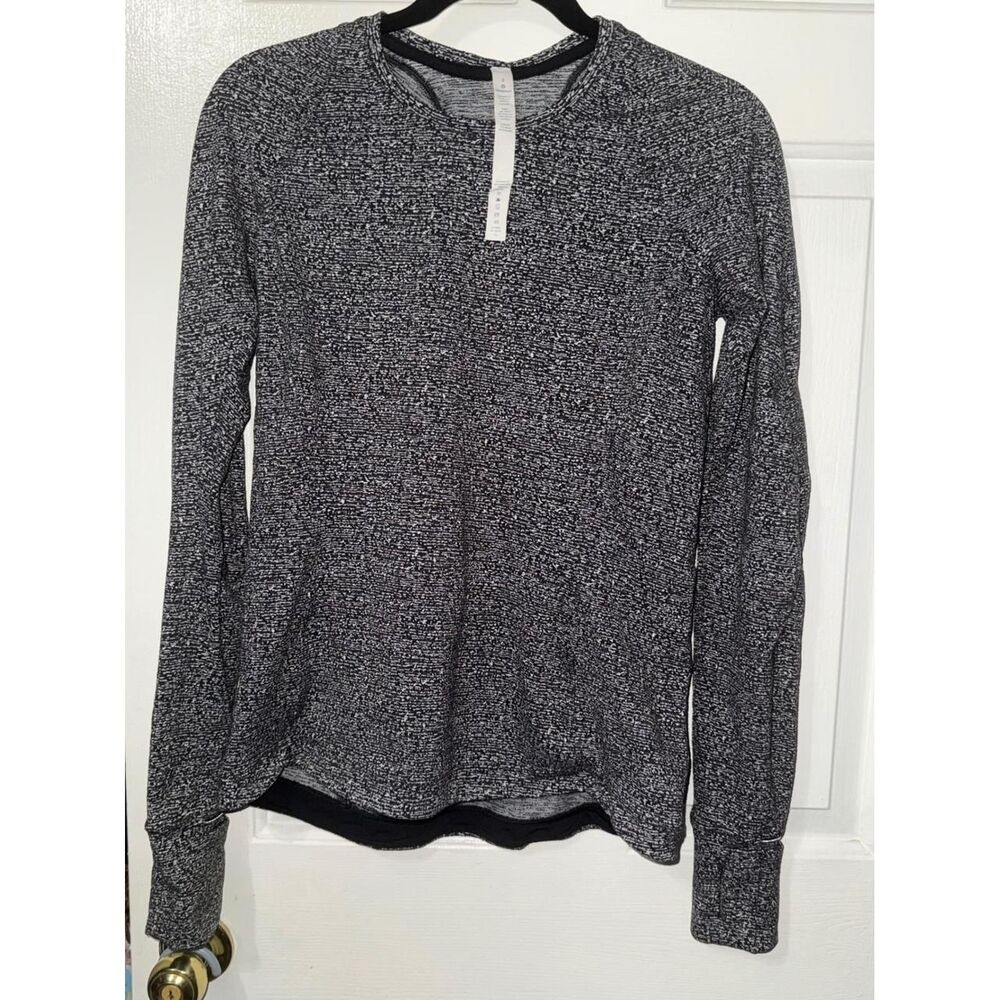 Lululemon Women's Black and Grey T-shirt